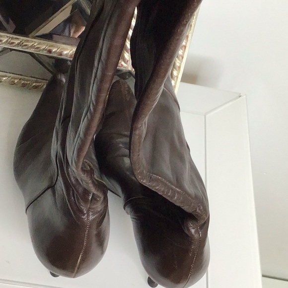 Elegant Brown Heeled Boots - Picture 8 of 9